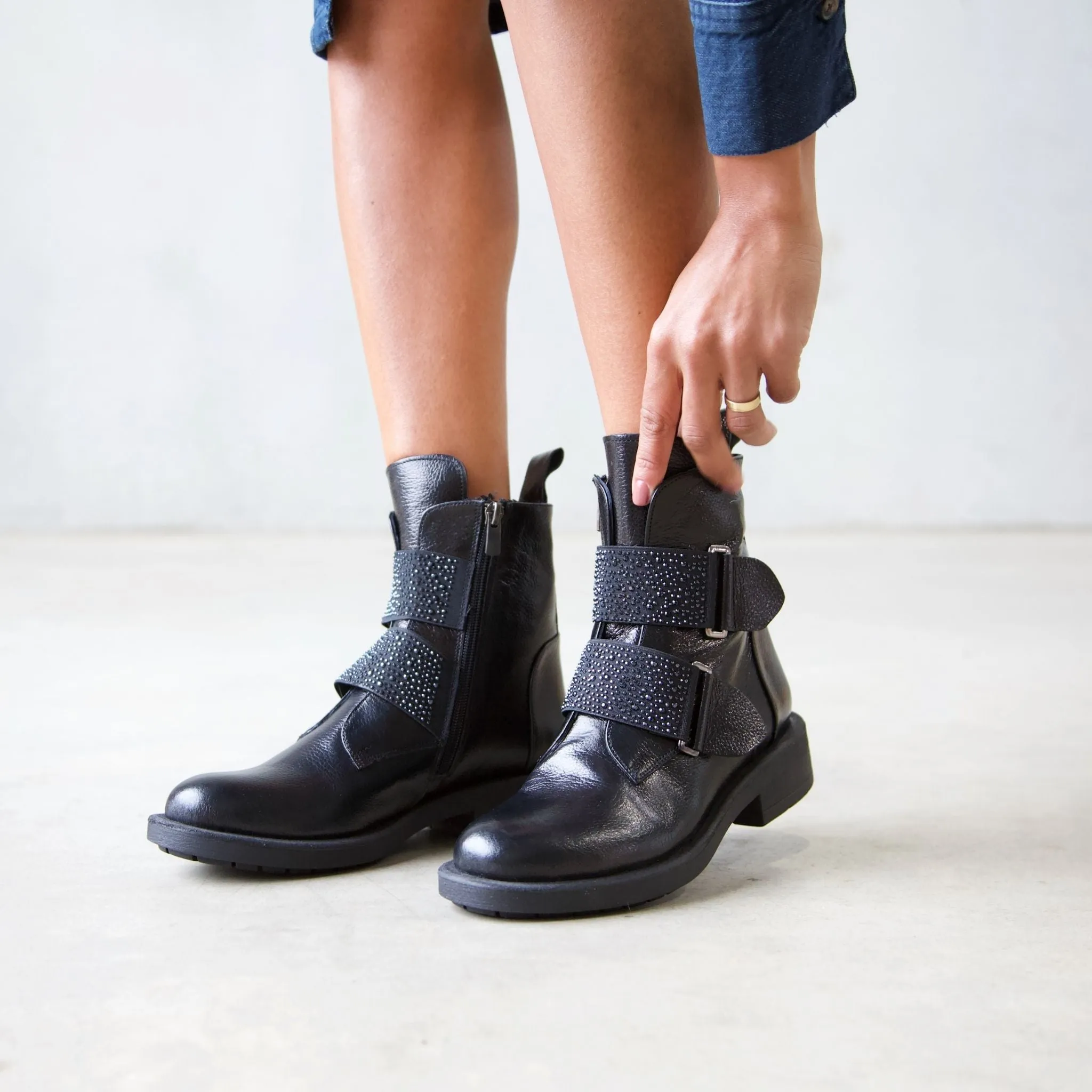 Ariadne Black Leather Ankle Boots