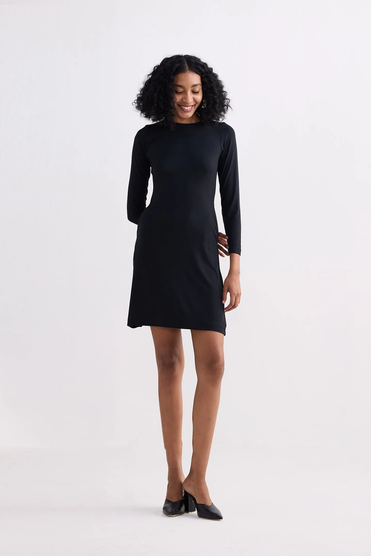 Long Sleeves Fitted Short Dress in Black