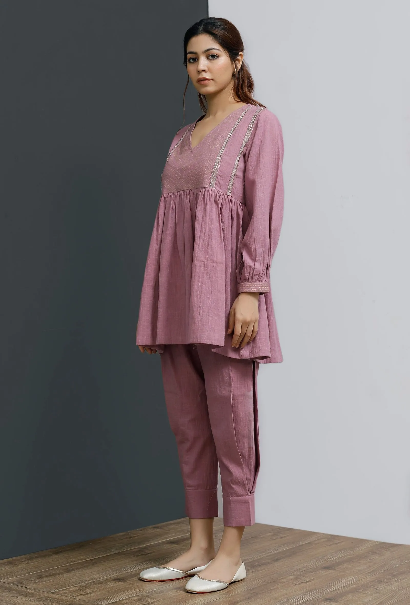 Set of 2: Onion Pink Hand-Block Gathered Short Kurta With Solid Onion Pink Side Pleated Pants