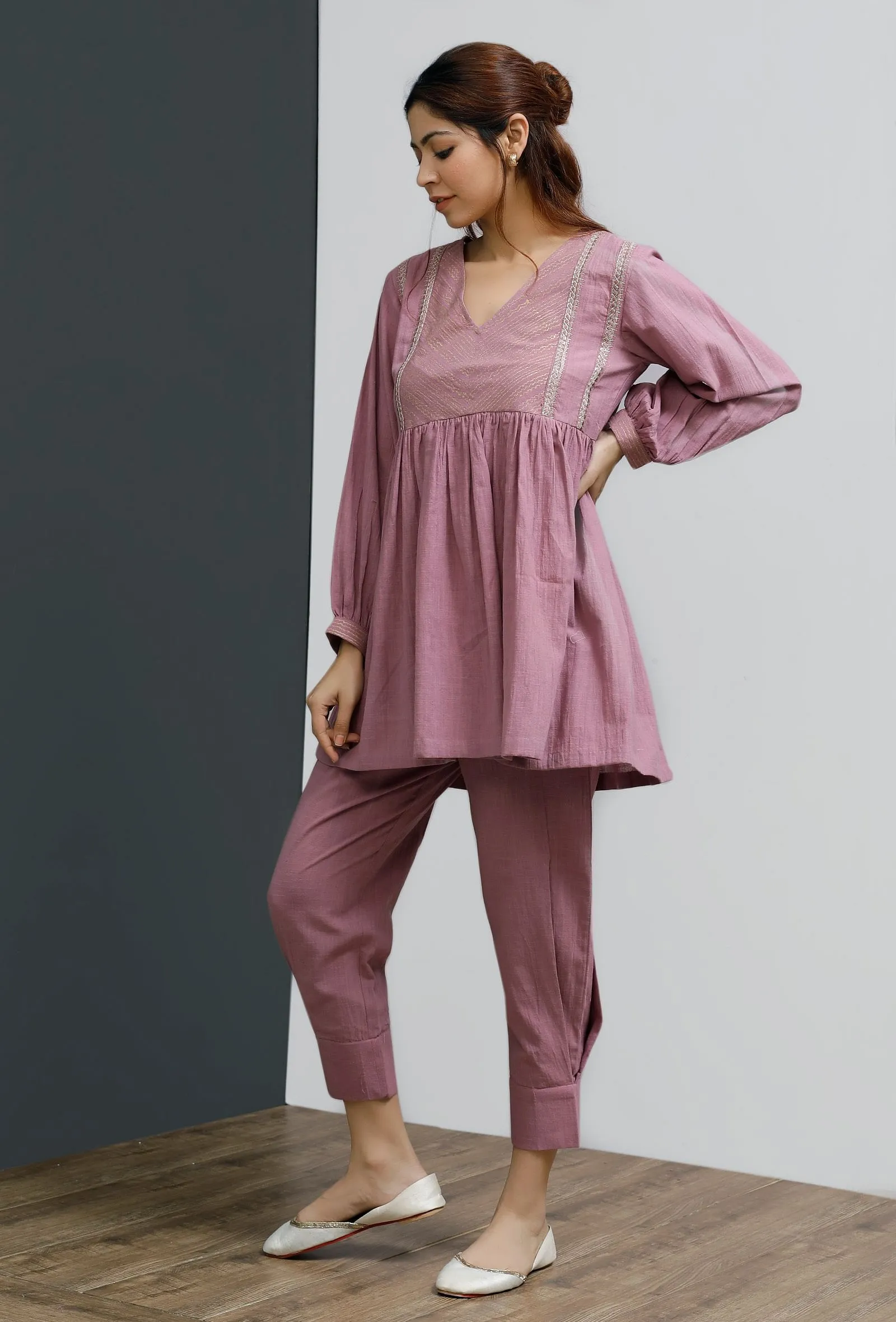 Set of 2: Onion Pink Hand-Block Gathered Short Kurta With Solid Onion Pink Side Pleated Pants